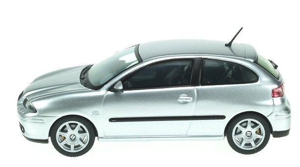 Seat Ibiza Serie III (2002) Ixo 1/43 Gris Metalizado 
