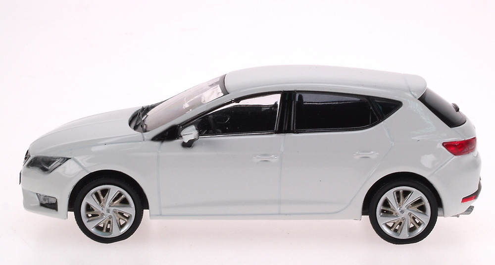 Seat Leon FR Serie 3 (2012) Seat Leon FR Serie 3 (2012) AF 1:43 Color Blanco