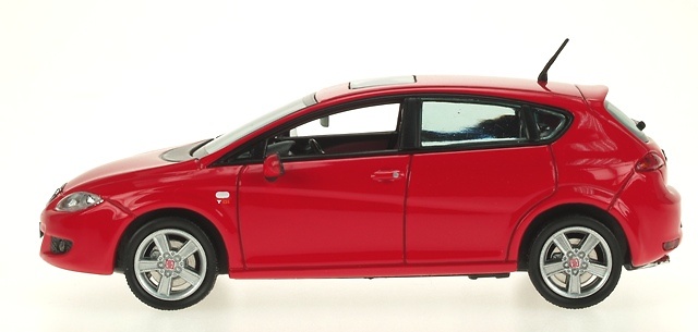 Ixo Seat Leon Seat Leon (2005) Ixo 1:43 color rojo