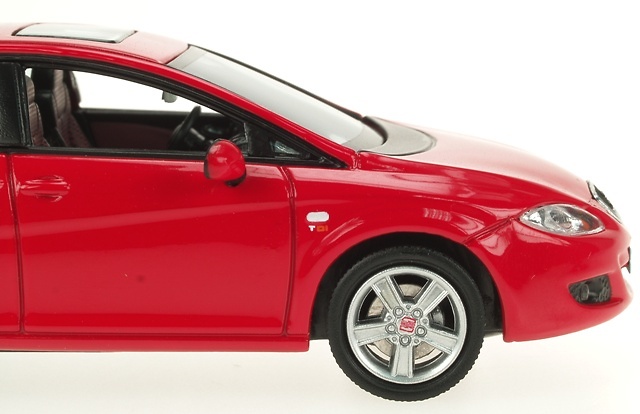 Ixo Seat Leon Seat Leon (2005) Ixo 1:43 color rojo