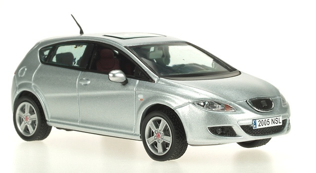 Ixo Seat Leon Seat Leon (2005) Ixo 1:43 color gris metalizado