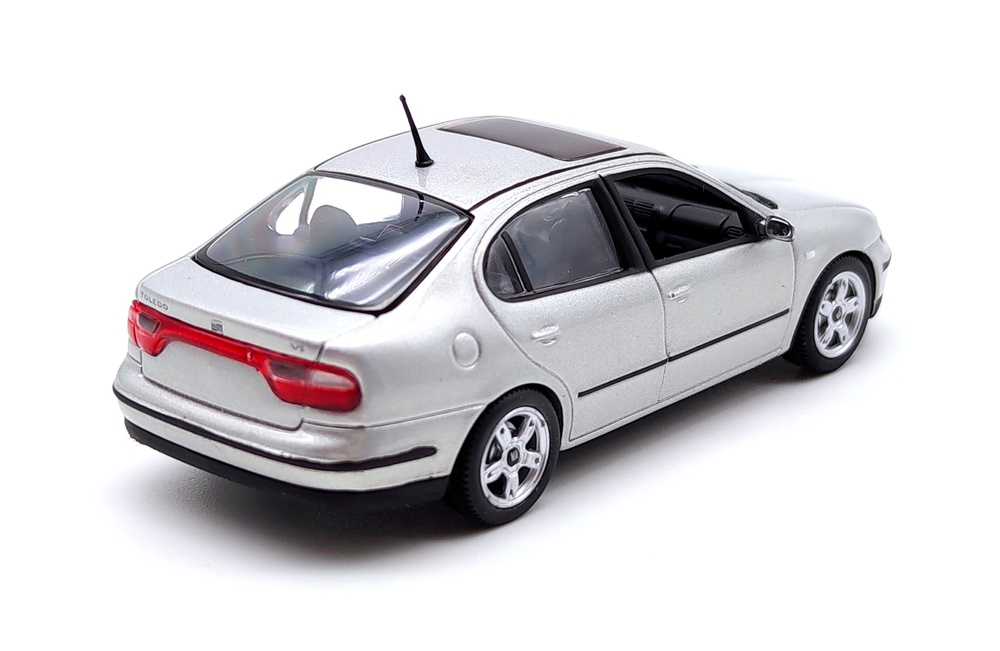 Seat Toledo Serie 2 (1998) Minichamps 0400 1/43 