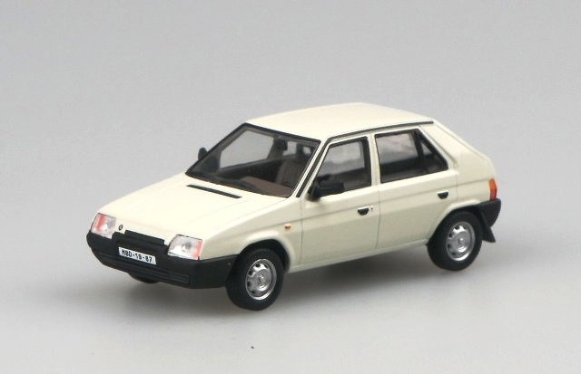 Skoda Favorit 136L (1987) Abrex 1/43 Blanco Hielo 