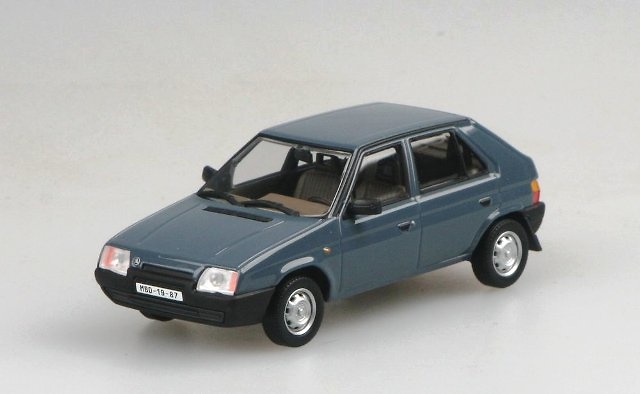 Skoda Favorit 136L (1987) Abrex 1/43 Verde Grisáceo 