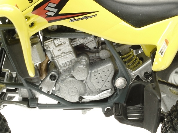 Suzuki LTZ 400 Quad Solido 1/18 