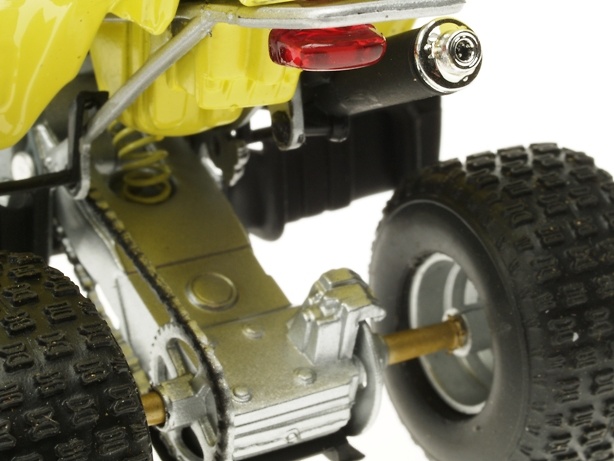 Suzuki LTZ 400 Quad Solido 1/18 