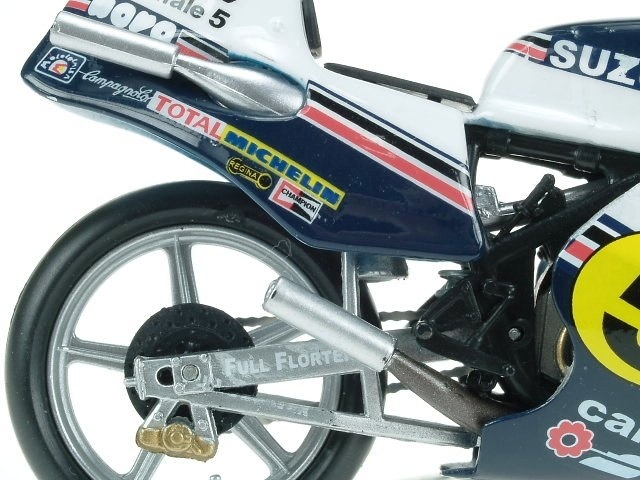 Suzuki RG 500 -XR35- nº 5 Marco Lucchinelli (1981) Italeri 45052 1/22 