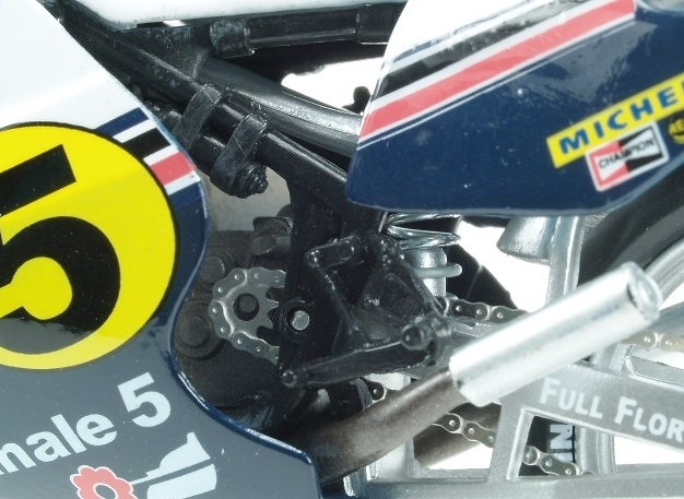 Suzuki RG 500 -XR35- nº 5 Marco Lucchinelli (1981) Italeri 45052 1/22 