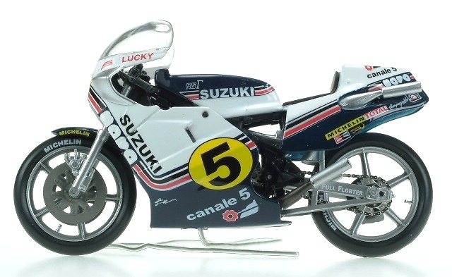 Suzuki RG 500 -XR35- nº 5 Marco Lucchinelli (1981) Italeri 45052 1/22 