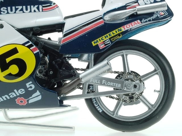 Suzuki RG 500 -XR35- nº 5 Marco Lucchinelli (1981) Italeri 45052 1/22 