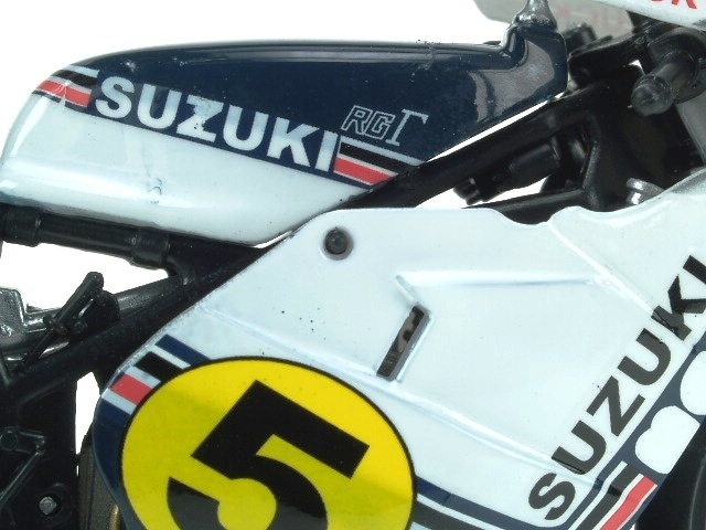 Suzuki RG 500 -XR35- nº 5 Marco Lucchinelli (1981) Italeri 45052 1/22 