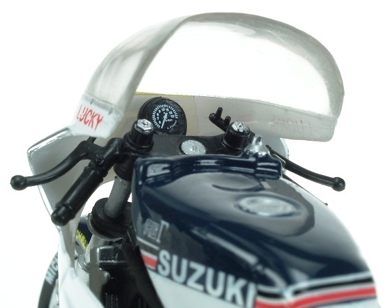 Suzuki RG 500 -XR35- nº 5 Marco Lucchinelli (1981) Italeri 45052 1/22 
