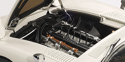 Toyota 2000 GT Coupé (1967) Autoart 78444 1/18 Toyota 2000 GT Coupé (1967) Autoart 1:18 color blanco