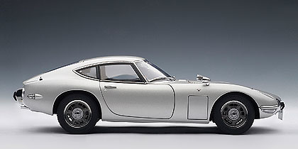 Toyota 2000 GT Coupé (1967) Autoart 1/18 Gris Metalizado 