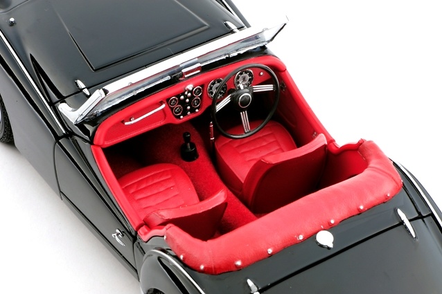 Triumph TR3A (1957) Kyosho 08032 1/18 