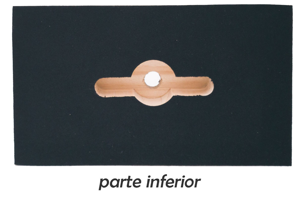 Urna con peana de madera para modelos de 1/43 y 1/64 