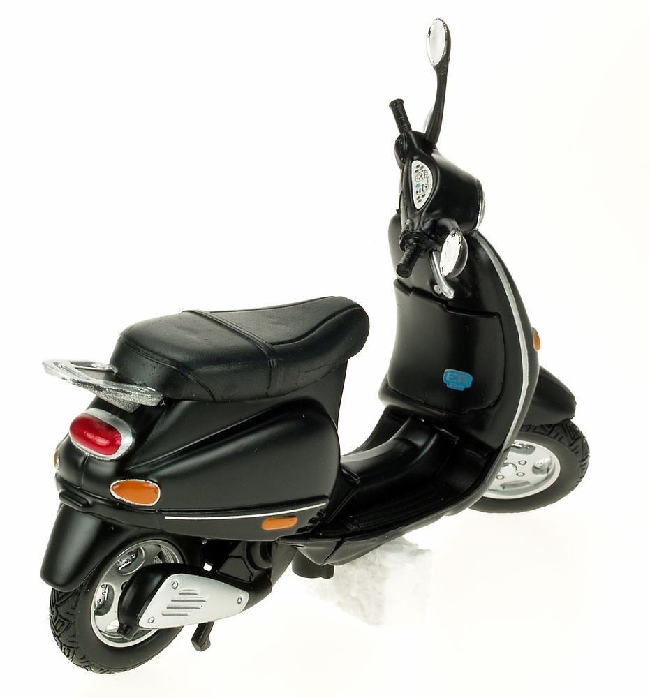 Vespa 125 ET4 (1996) Fabbri 1/18 