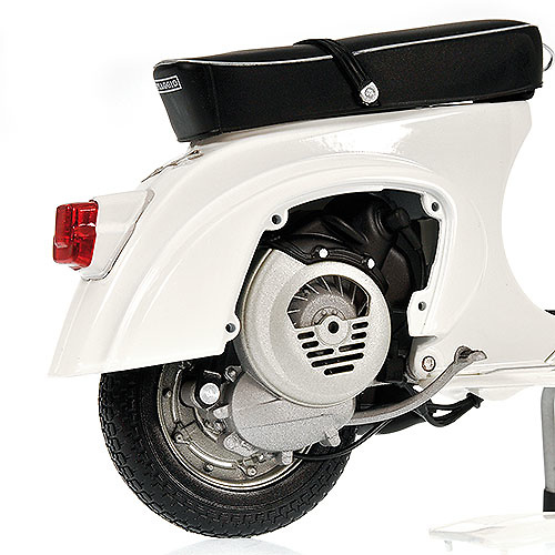 Vespa 125 Primavera (1972) Minichamps 122129660 1/12 
