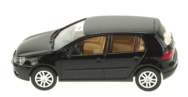 Volkswagen Golf Serie 5 - 5 puertas (2003) Wiking 1/87 Negro Metalizado 