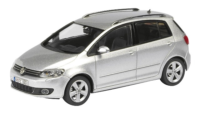 Volkswagen Golf Serie 5 Plus (2005) Schuco 1/43 Gris Plata 