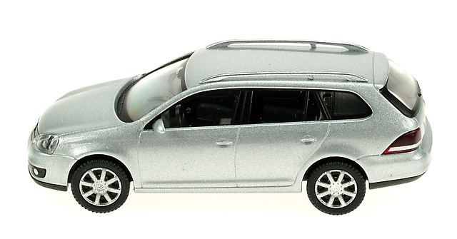 Volkswagen Golf Serie 5 Variant (2003) Wiking 1/87 Gris Metalizado 