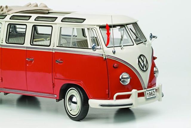 Volkswagen Samba Bus (1962) Roja-Blanca Sun Star 05071 1/12 