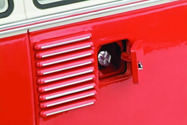 Volkswagen Samba Bus (1962) Roja-Blanca Sun Star 05071 1/12 