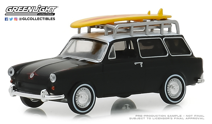 Volkswagen Tipo 3 Squareback con baca y tabla de surf (1965) Greenlight 29940B 1/64 
