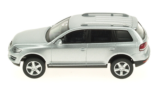 Volkswagen Touareg serie I (2002) Wiking 1/87 Gris Metalizado 