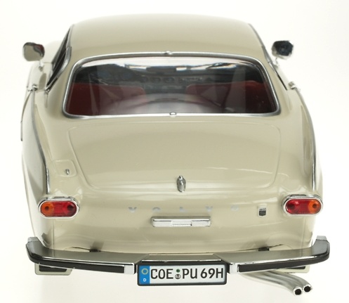 Volvo P1800S (1967) Revell 08894 1/18 
