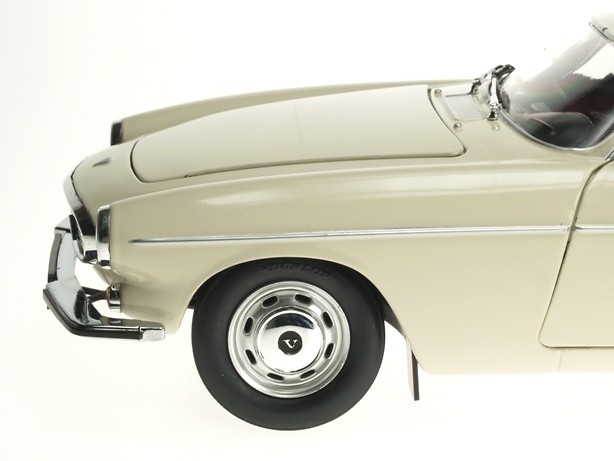 Volvo P1800S (1967) Revell 08894 1/18 