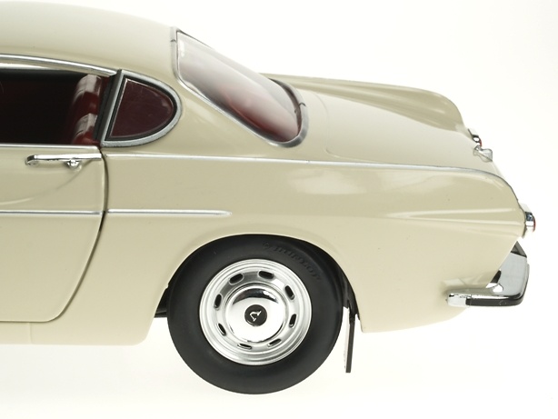 Volvo P1800S (1967) Revell 08894 1/18 