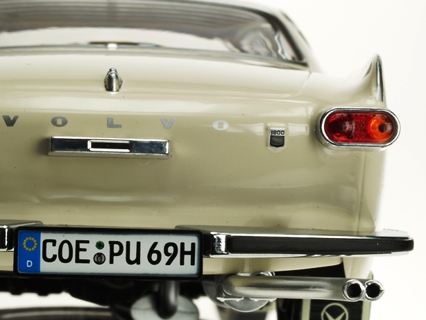 Volvo P1800S (1967) Revell 08894 1/18 