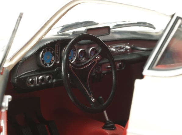Volvo P1800S (1967) Revell 08894 1/18 