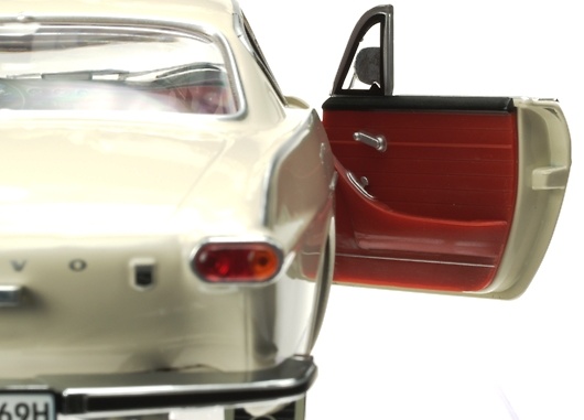 Volvo P1800S (1967) Revell 08894 1/18 