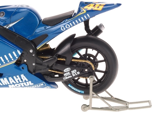 Yamaha YZR M1 nº 46 Valentino Rossi (2005) Guiloy 12634 1/18 