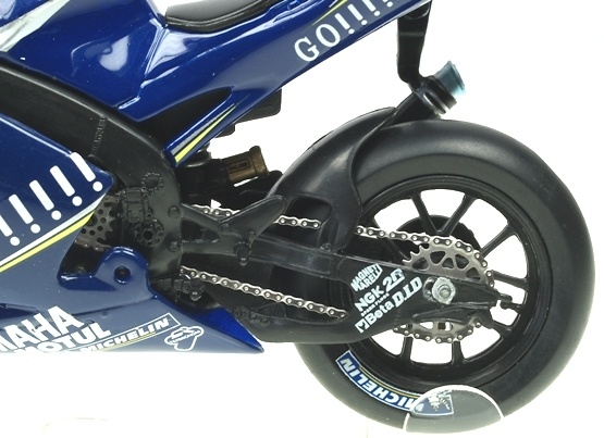 Yamaha YZR M1 nº 46 Valentino Rossi (2005) Italeri 45072 1/22 