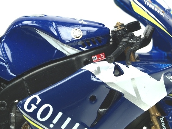 Yamaha YZR M1 nº 46 Valentino Rossi (2005) Italeri 45072 1/22 