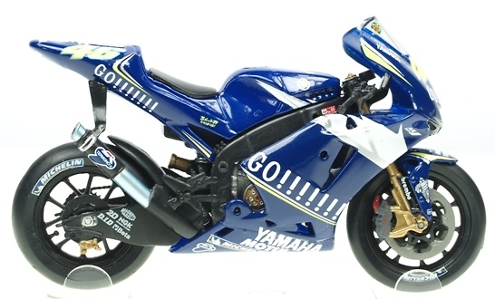 Yamaha YZR M1 nº 46 Valentino Rossi (2005) Italeri 45072 1/22 