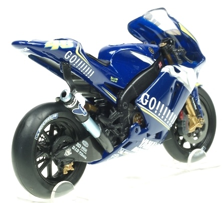 Yamaha YZR M1 nº 46 Valentino Rossi (2005) Italeri 45072 1/22 