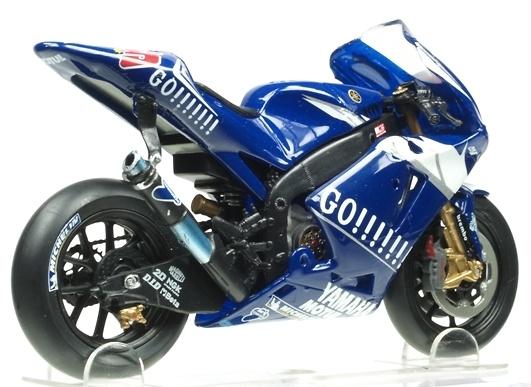 Yamaha YZR M1 nº 5 Colin Edwards (2005) Italeri 4569 1/22 