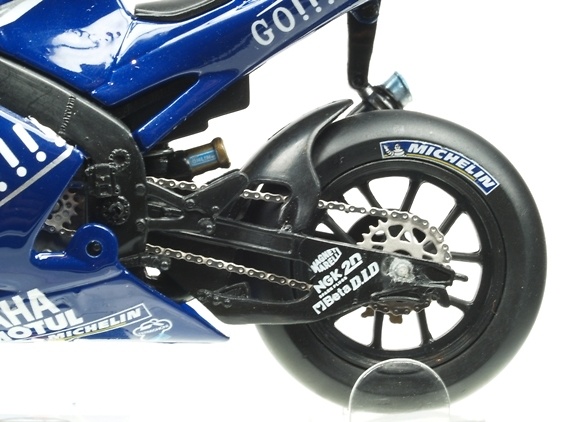 Yamaha YZR M1 nº 5 Colin Edwards (2005) Italeri 4569 1/22 