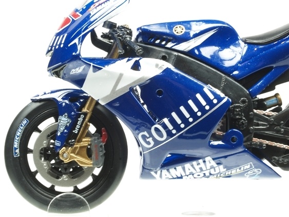 Yamaha YZR M1 nº 5 Colin Edwards (2005) Italeri 4569 1/22 