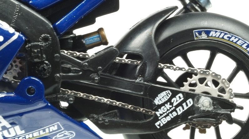 Yamaha YZR M1 nº 5 Colin Edwards (2005) Italeri 4569 1/22 