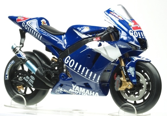 Yamaha YZR M1 nº 5 Colin Edwards (2005) Italeri 4569 1/22 