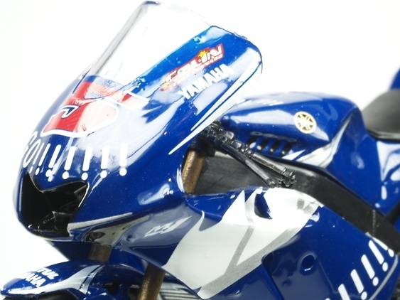 Yamaha YZR M1 nº 5 Colin Edwards (2005) Italeri 4569 1/22 