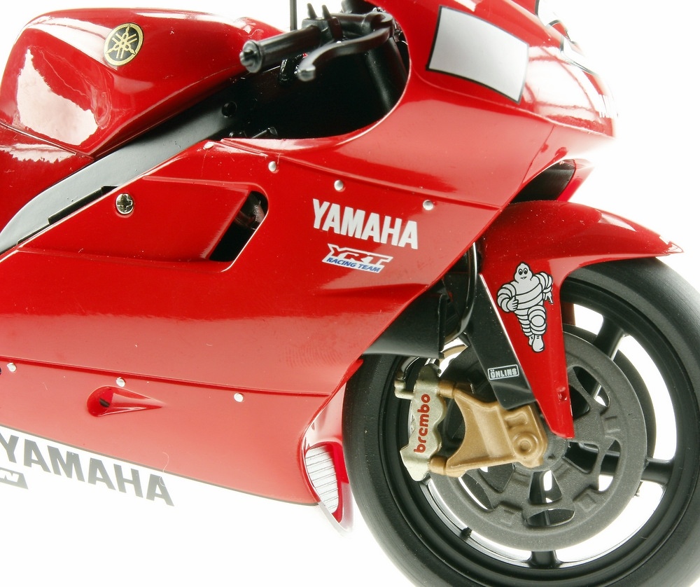 Yamaha YZR500 nº 3 Max Biaggi (2001) Altaya MC14 1/12 