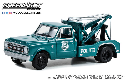 Chevrolet C-30 Dually Wrecker NYPD (1967) Greenlight 1/64