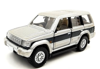 Mitsubishi Pajero TD Tomica- Premium (04) escala 1/64