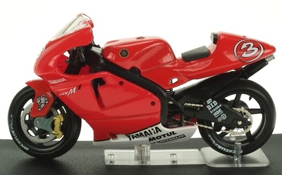 Yamaha YZR M1 nº 3 Max Biaggi (2002) Altaya 1/24